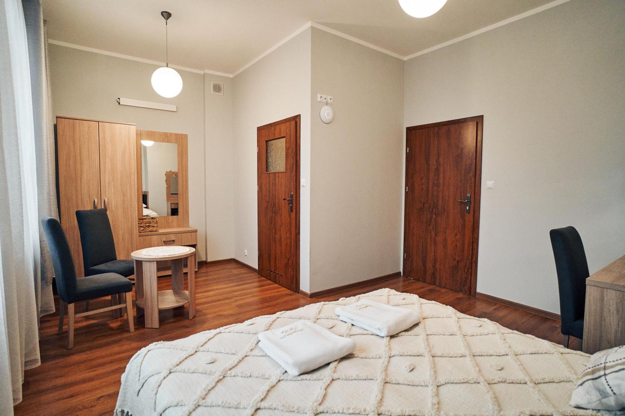 Hotel Lilia Włoszczowa Buitenkant foto